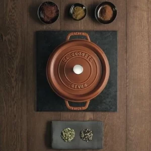 Staub Cocotte Rund Aus Gusseisen In Zimt 22, 20 Cm/ 10 Cm/ 2,6 Liter 11